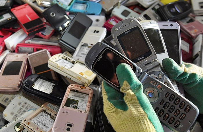 Kriza e-odpadkov: Zakaj je recikliranje stare elektronike ključno